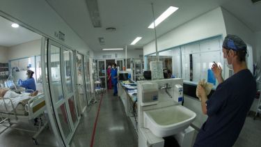 El trabajo es intenso en la UTI del Hospital Zatti de Viedma. Foto: Pablo Leguizamon