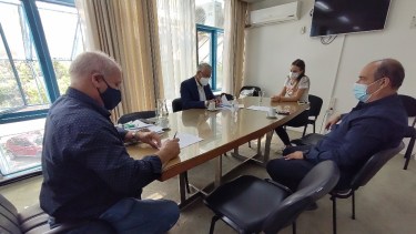 El acuerdo fue firmado por el ministro Zgaib y Pablo Ca, gerente del centro de distribución de la firma en Bahía Blanca.