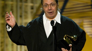 "Es mi esperanza que aquellos que se sienten inclinados a tocar, escribir, actuar o algo similar, lo hagan", dijo Corea en una carta de despedida.