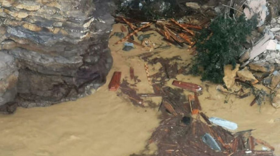 Decenas de ataúdes flotando en el mar de Liguria sorprendieron a Italia