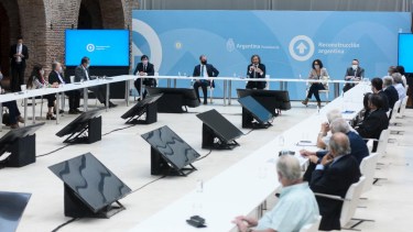 El Gobierno prometió a la CGT y la CTA que habrá paritarias sin techo