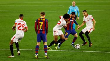 Barcelona visita a Sevilla desde las 12:15.