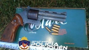 Un vecino de Junín encontró armas y drogas que desconocidos enterraron en su patio