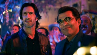 Spin-off precuela de "Narcos", también de paso triunfal por A&E, "Narcos: México" cuenta la historia del narcotráfico en México bajo el liderazgo de Miguel Ángel Félix Gallardo (Diego Luna), "El jefe de jefes", a mediados de los 80.