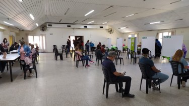 Jornada de vacunación covid-19 en la Colonia Penal de Roca.