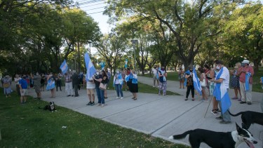 El cierre de la concentración frente a Casa de Gobierno. Foto: Pablo Leguizamon