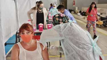 En Viedma la campaña se realiza en el gimnasio municipal Fioravanti Ruggeri. Foto: Marcelo Ochoa.