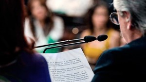 Fernández agradeció la convocatoria pero pidió seguir su discurso el lunes en forma remota