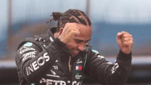 Hamilton renovó su contrato con el equipo Mercedes