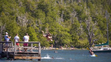Lago Hermoso, Ubicado dentro del Parque Nacional Lanín y dentro del circuito de los siete lagos. Fotos Patricio Rodríguez.
