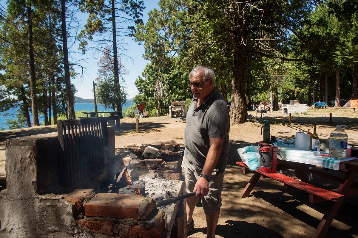 En la provincia, se prohibió hacer fuego al aire libre. Los campings organizados son uno de los pocos lugares habilitados. Foto: Marcelo Martinez
