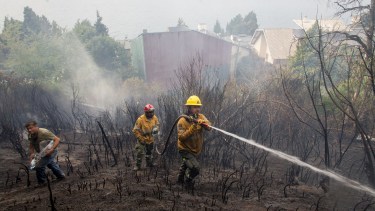 El incendio en el cerro Runge, en cercanías del centro de Bariloche. Foto: archivo
