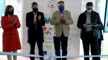 El ministro Matías Lammens estuvo en Bariloche la semana pasada y visitó el estadio municipal. Foto: Alfredo Leiva