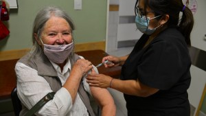 En Río Negro ya aplicaron el 79% de las vacunas y en Neuquén, el 69%