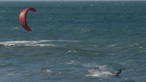 Falleció un médico de Viedma en el Puerto de SAE por un accidente con el kitesurf