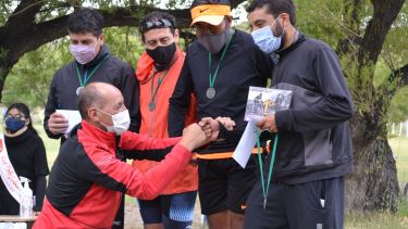El intendente Carlos Toro destacó la competencia y la importante participación de atlétas y agradeció  el acompañamiento de la Secretaría de Deportes de la provincia. Foto: Prensa Municipalidad de Jacobacci
