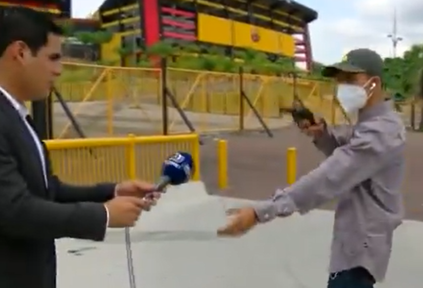 Violento robo a un periodista en Ecuador. 