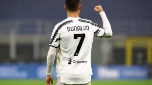 Con dos de Cristiano, Juventus remontó el gol de Lautaro y ganó de visitante