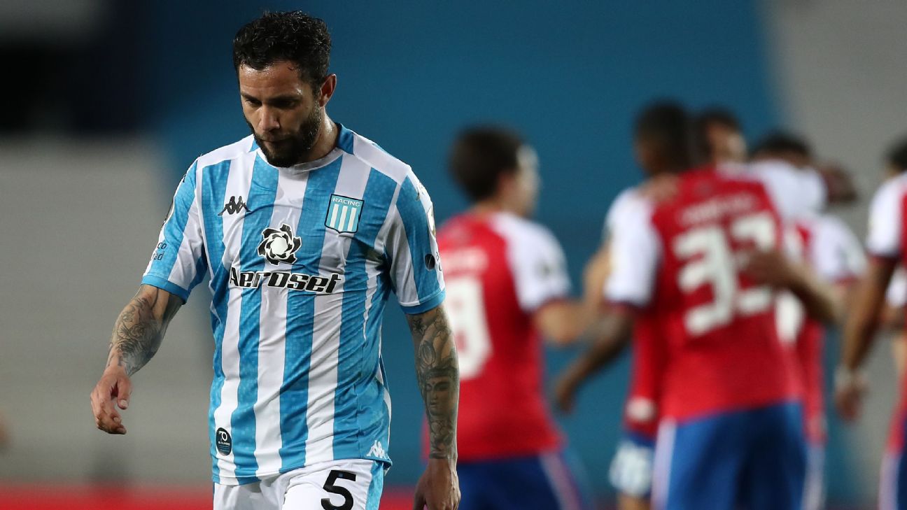 El defensor chileno dio positivo luego de hisoparse el domingo pasado.