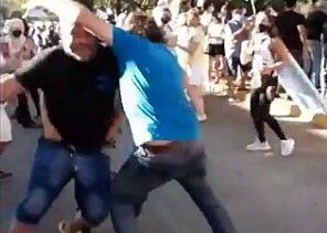 En Olivos hubo golpes de puño y empujones entre manifestantes y grupos sindicales.