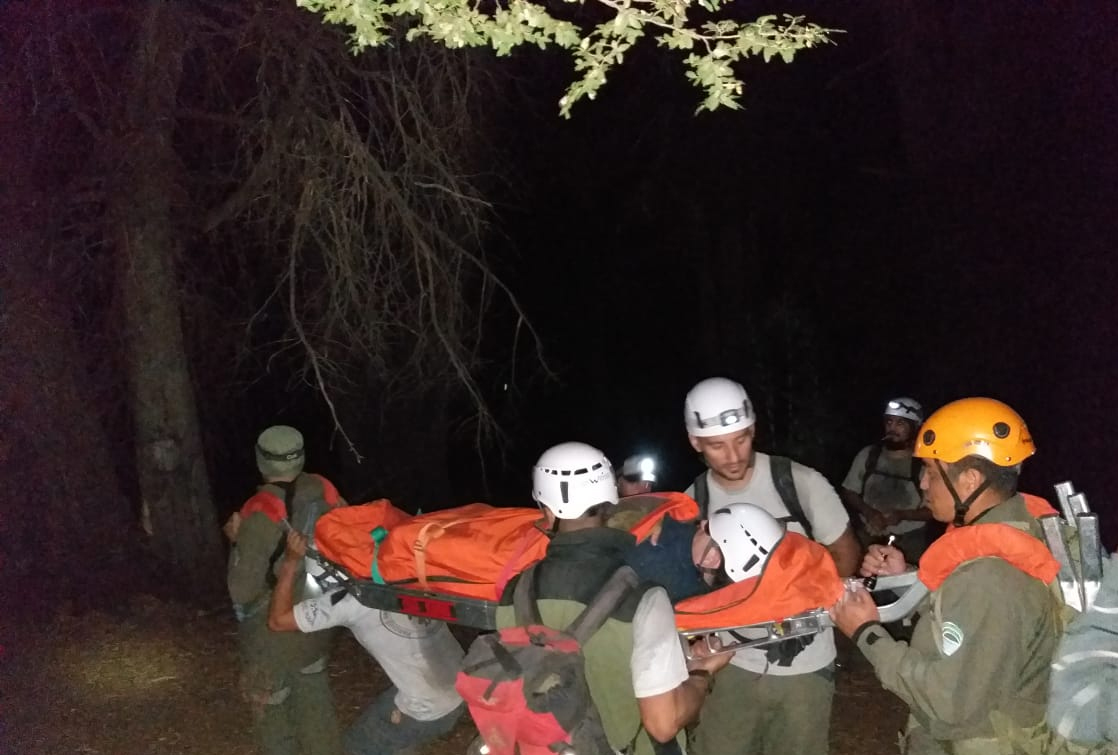 Dos turistas lesionados fueron evacuados de la montaña en Bariloche