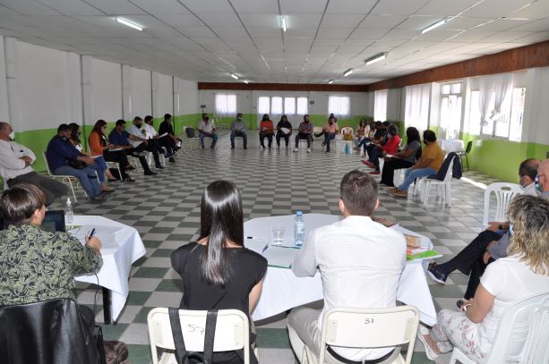 La reunión se desarrolló en el SUM del gimnasio municipal de Maquinchao con una nutrida concurrencia. Foto: José Mellado.