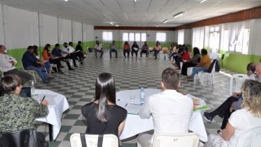 La reunión se desarrolló en el SUM del gimnasio municipal de Maquinchao con una nutrida concurrencia. Foto: José Mellado.