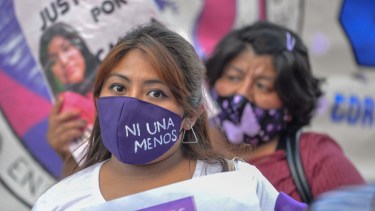 Miles de personas marcharon en todo el país para reclamar justicia por el femicidio de Úrsula Bahillo. Foto Télam.