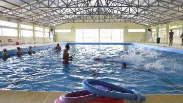 Niños y jóvenes disfrutan del lugar. A medida que transcurran los días se van a ir sumando nuevos grupos cumpliendo con los protocolos sanitarios. Foto: gentilez.
