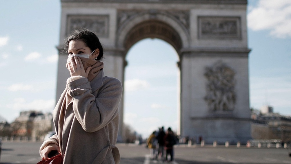 El Gobierno francés estudia una propuesta de confinar a París por el coronavirus. 