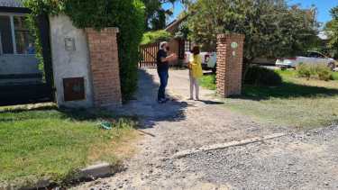 Carreras y Aguiar saliendo de la reunión, realizada en la vivienda del ministro de Gobierno. Foto Gentileza