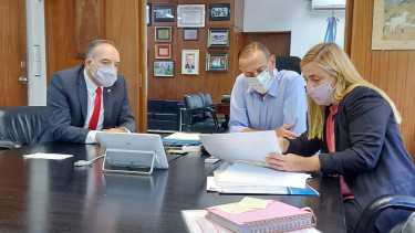 La intendenta y el senador Doñate, en la reunión de esta mañana con el titular de Vialidad Nacional, Gustavo Arrieta. 