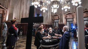 Fotogalería: así despiden al expresidente Carlos Menem