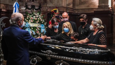 El expresidente Carlos Menem es velado en el Salón Azul del Senado de la Nación. Foto: Télam 