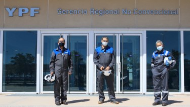 Los titulares de Shell Argentina, Sean Rooney, y Equinor, Nidia Álvarez Crogh, recorrieron junto al vicepresidente de Upstream No Convencional de YPF, Pablo Iuliano, las instalaciones.