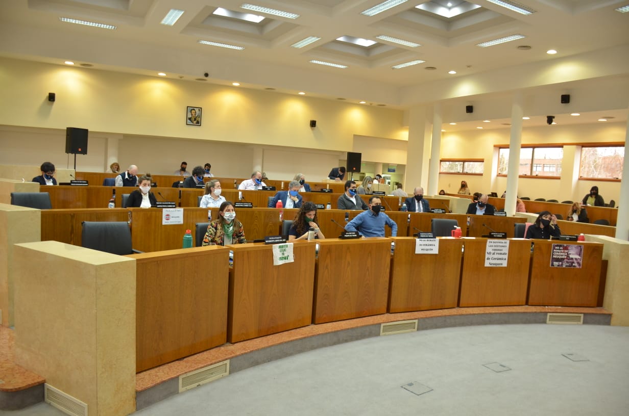 El concejo Concejo Deliberante de Neuquén sesionó con modalidad mixta en 2.020 (foto archivo)