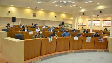 El concejo Concejo Deliberante de Neuquén sesionó con modalidad mixta en 2.020 (foto archivo)