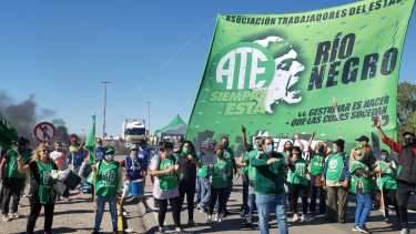 Los manifestantes cortaron el tránsito en la ruta 3 y en el acceso a Playas Doradas. 