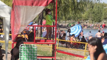 El vecino comentó que tras rescatar a su hijo, el guardavidas se burló (foto archivo Oscar Livera)