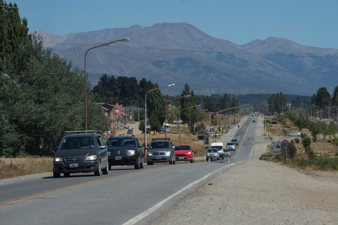 El Gobierno de Río Negro resolvió ampliar en una hora el horario de la restricción para circular en Bariloche y Dina Huapi a partir del viernes. (foto Archivo)