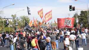 Organizaciones sociales levantaron el corte de la Ruta 22 en Neuquén