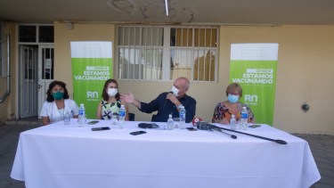 El ministro de Salud dio una conferencia de prensa en el hospital local. Foto Juan Thomes. 