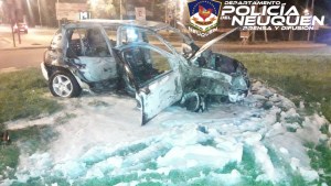Un auto quemado y cuatro vuelcos durante el fin de semana en Neuquén