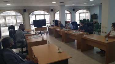 La reunión entre las partes fue presencial en el SUM del edificio de Alberdi 52. Foto gentileza.