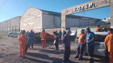 Los trabajadores están protestando en el Corralón Municipal. 
