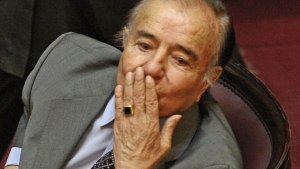 Robaron el histórico anillo de oro de Carlos Menem