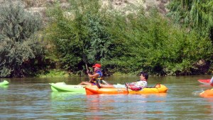Anunciaron una bajada de canoas entre Huergo y Regina