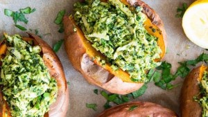 Batatas con pollo y pesto
