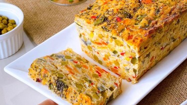No dejes de hacer este budín multicolor de vegetales