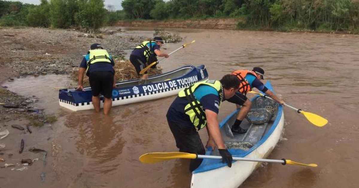 La policía de Tucumán continúa con los rastrillajes en las márgenes del río Salí.